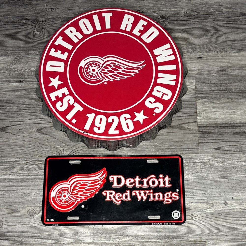 NHL Metal Bottle Cap Red and White Detroit Red Wings Wall Decor - License Plate